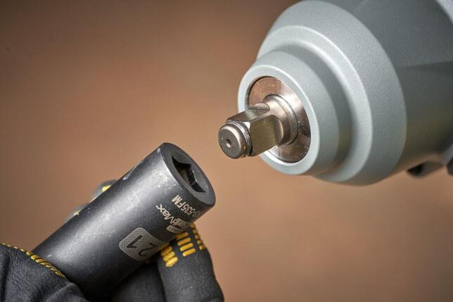 STANLEY Uťahovák rázový 1/2" 949Nm FatMax® V20 18V 1x4,0Ah kufřík bezuhlíkový SFMCF940M1