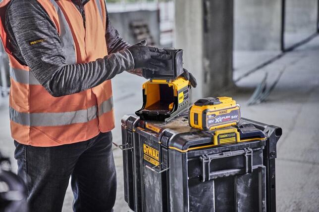 DeWALT Adaptér batérie POWERSHIFT / XR Flexvolt  DCAFVPS