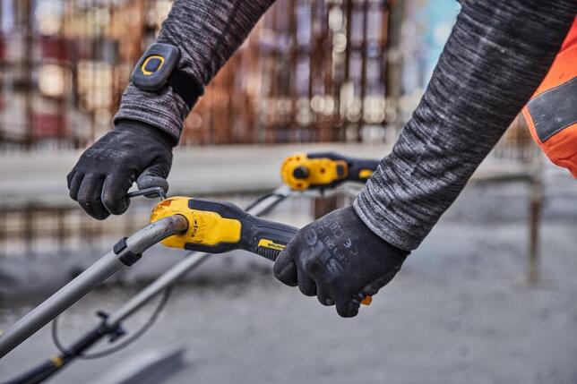 DeWALT STAHOVACIA VIBRAČNÁ LIŠTA DEWALT POWERSHIFT  DCPS330N
