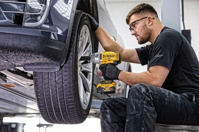 DeWALT Uťahovač rázový 18V 1/2" 950Nm bez akumulátoru DCF899N