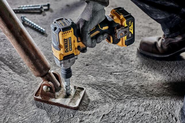 DeWALT Uťahovač rázový 1/2" pojistný kroužek 18V XR bez AKU Tstak bezuhlíkový DCF891NT