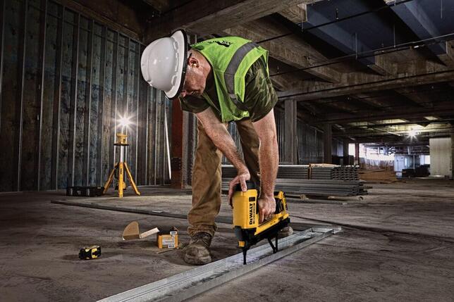 DeWALT Plynová hřebíkovačka do betonu 18V XR DGN845N