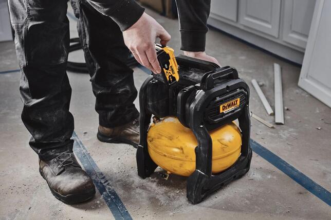 DeWALT Kompresor 10 l bez AKU 18V XR FLEXVOLT DCC1018N