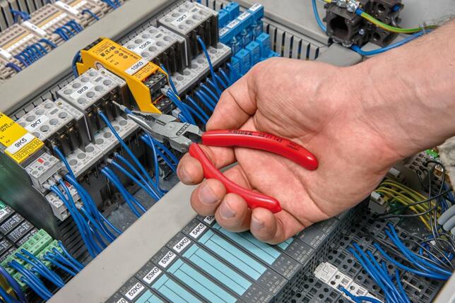 KNIPEX Klešte kombinované 145mm ploché / 0821145 Knipex