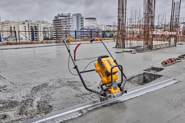 DeWALT STAHOVACIA VIBRAČNÁ LIŠTA DEWALT POWERSHIFT  DCPS330N