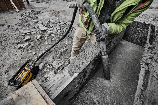 DeWALT Vibrátor DEWALT POWERSHIFT  DCPS320N