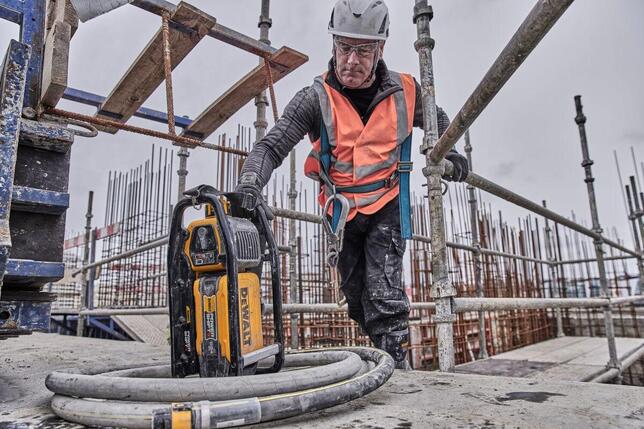 DeWALT Vibrátor DEWALT POWERSHIFT  DCPS320N