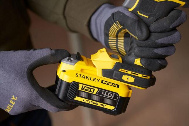 STANLEY Uťahovák rázový 1/2" 949Nm FatMax® V20 18V 1x4,0Ah kufřík bezuhlíkový SFMCF940M1