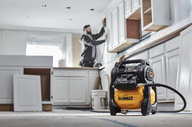 DeWALT Kompresor 10 l bez AKU 18V XR FLEXVOLT DCC1018N