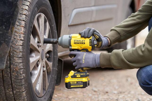 STANLEY Uťahovák rázový 1/2" 949Nm FatMax® V20 18V 1x4,0Ah kufřík bezuhlíkový SFMCF940M1