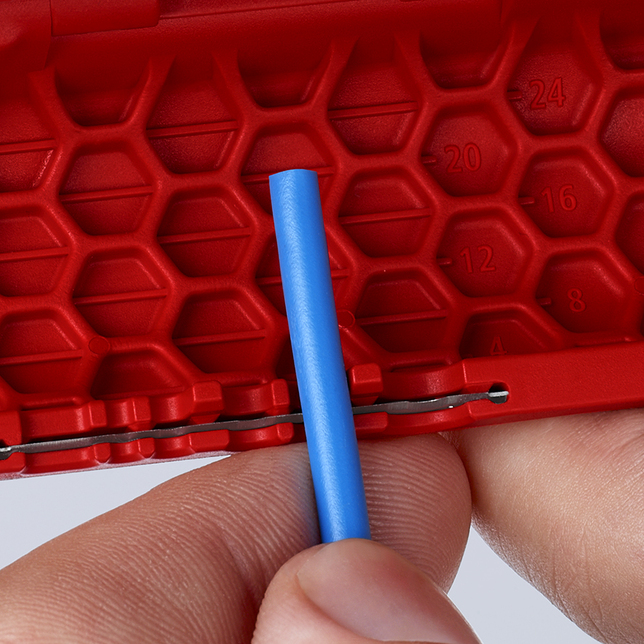 KNIPEX 90 22 02 SB TwistCut® Kliešte na rezanie chráničiek 100 mm