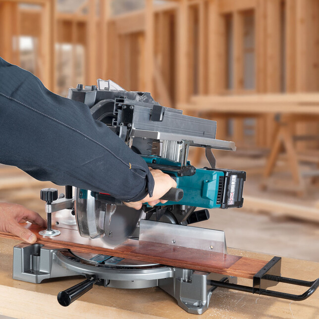 MAKITA LH001GZ - Akkumulátoros ferde vágó fűrész felső asztallal, önálló