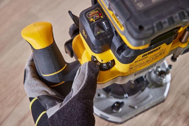 DeWALT Fréza horná 12mm 18V Tstak bez AKU  DCW620NT