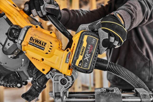 DeWALT PILA POKOSOVÁ 54V FLEXVOLT 305mm S REKUPERACÍ 2x9,0Ah  DCS781X2