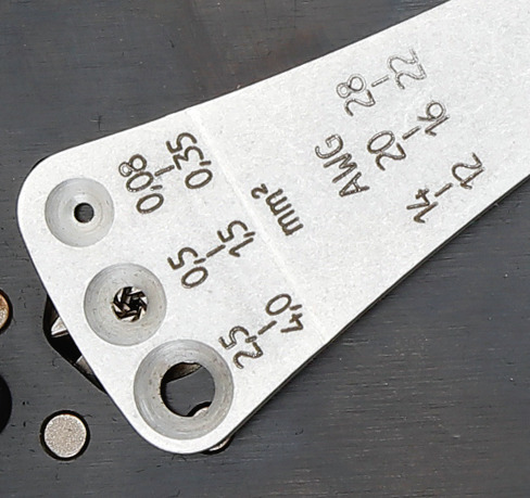 GEDORE 8158 Zaisťovacie kliešte na koncovky drôtu