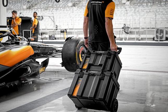DeWALT Sada kufrů Tstak MCLAREN na kolečkách IP54 DWST60452-1