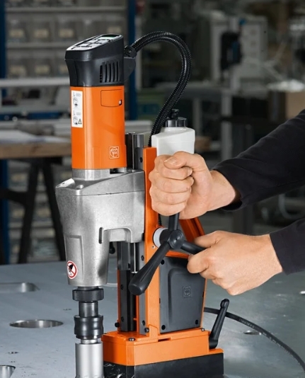 FEIN KBM 65 UQW – výkonná magnetická jádrová vrtačka do 65 mm