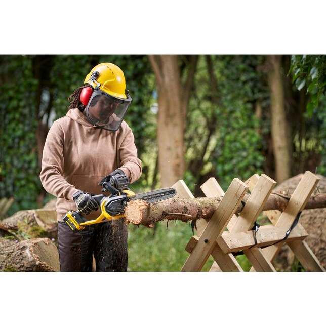 STANLEY Stanley FatMax V20 Aku bezuhlíková reťazová píla (30cm bez aku a nabíjačky) SFMCCS730B