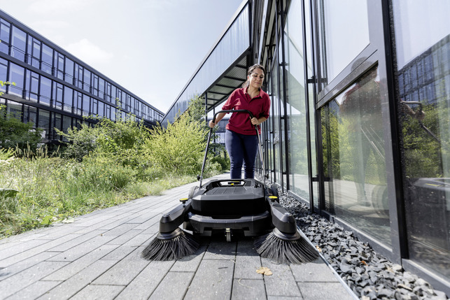 KÄRCHER KM 70/20 C 2SB Go!Further - Kézi vezetésű seprőgép - 15171230