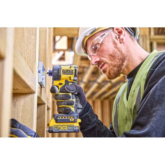 DeWALT Uťahovak rázový hydraulický 1/4" 56Nm 18V XR bez AKU bezuhlíkový  DCF870NT