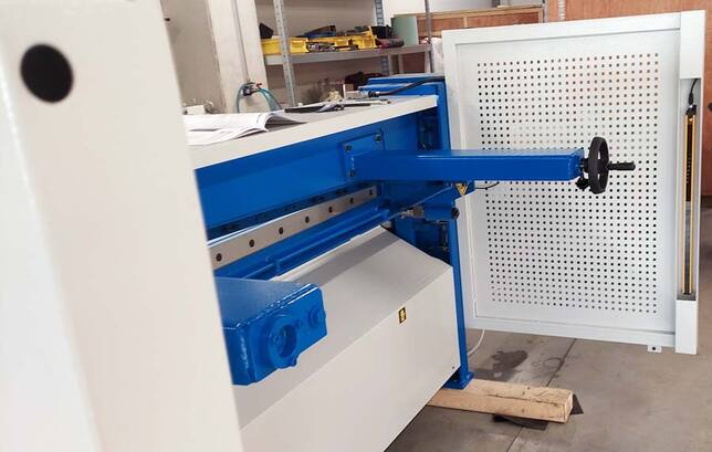 Elektrické stolné nožnice na plech MTBS 2103