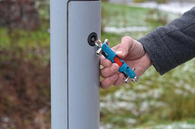 Kľúč na skrinky rozvodné Maker Quadro plus Schuebo