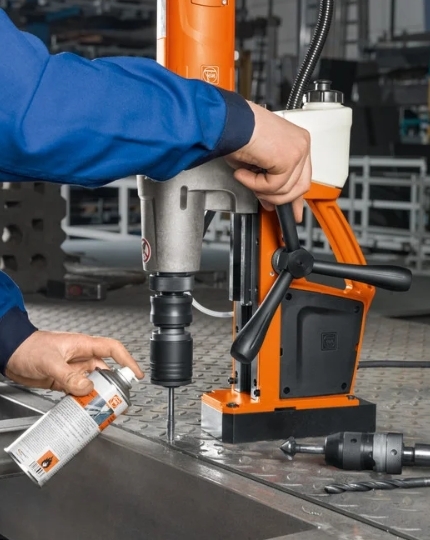 FEIN KBM 50 UQW – univerzální magnetická jádrová vrtačka do 50 mm