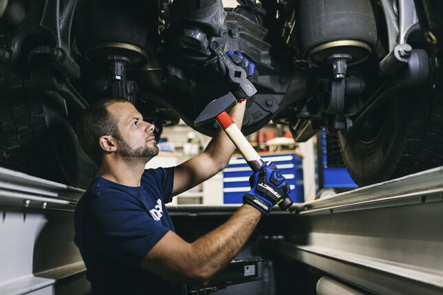 GEDORE 600 H-2000 Kladivo zámočníka ROTBAND-PLUS s hickorovým držadlom 2 kg