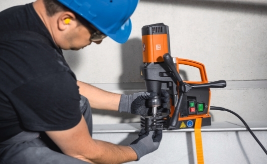 FEIN KBE 32 QW – Magnetická jádrová vrtačka na kov 32 mm