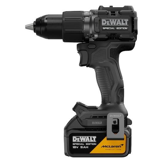 DeWALT Bezuhlíková příklepová vrtačka DEWALT® McLaren F1 Team 18 V XR® – 2 x 5 Ah DCD86MP2T