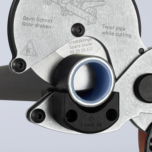 KNIPEX 90 25 25 Kliešte na rezanie rúr pre kompozitné a plastové trubky s multi-komponentnými úchopm