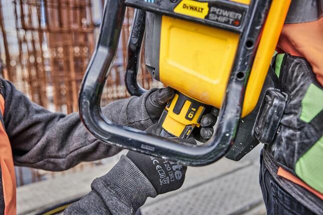DeWALT BATOHOVÝ VIBRÁTOR DEWALT POWERSHIFT  DCPS310N