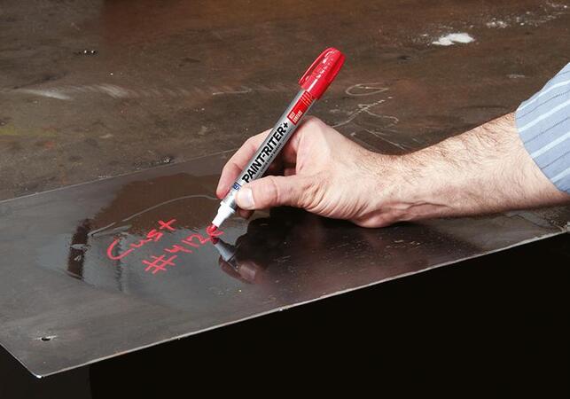 MARKAL Popisovač lakový Pro-Line + Oily Surface HP červený Markal