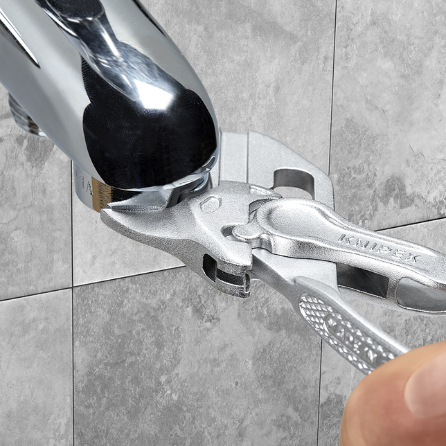 KNIPEX 86 04 100 BK Kliešťové kľúče XS Kliešte a kľúč v jednom náradí razený, drsný povrch pochrómov