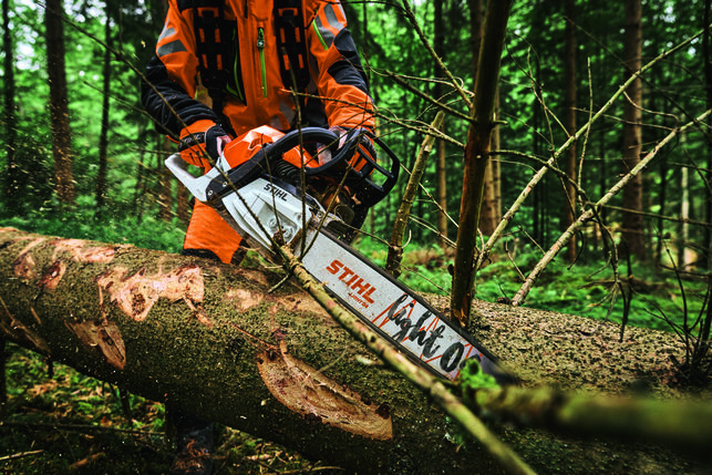 STIHL MS 300 C-M Benzínová motorová pila MB020113000