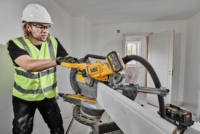 DeWALT PILA POKOSOVÁ 54V FLEXVOLT 305mm S REKUPERACÍ 2x9,0Ah  DCS781X2