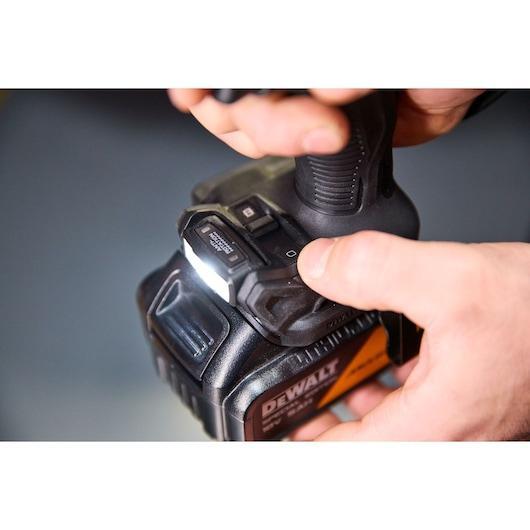 DeWALT Bezuhlíková príklepová vŕtačka DEWALT®  McLaren F1 Team 18 V XR® – 2 x 5 Ah  DCF86MP2T