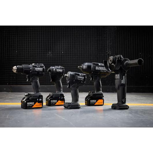 DeWALT Sada náradia DEWALT®  McLaren F1 Team 18 V XR® – 3 x 5 Ah  DCK5222MP3T