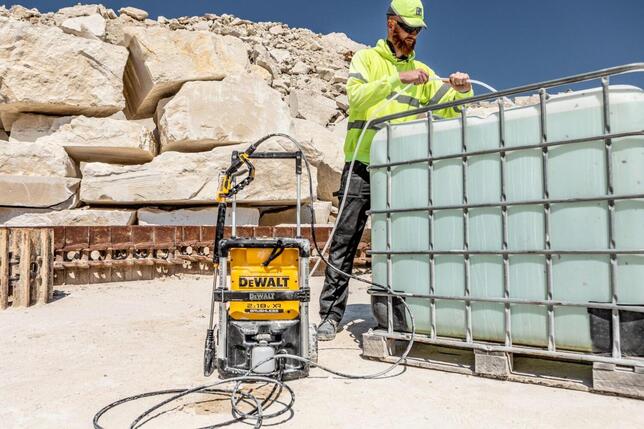 DeWALT Čistič tlakový 2x18V 110Bar bez AKU  DCMPW1600N