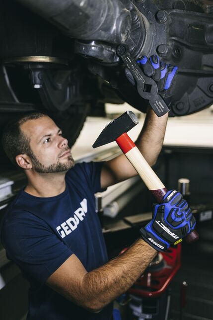 GEDORE 600 H-300 Mlátek zámočníka ROTBAND-PLUS s rukoväťou z hikorového dreva 300 g