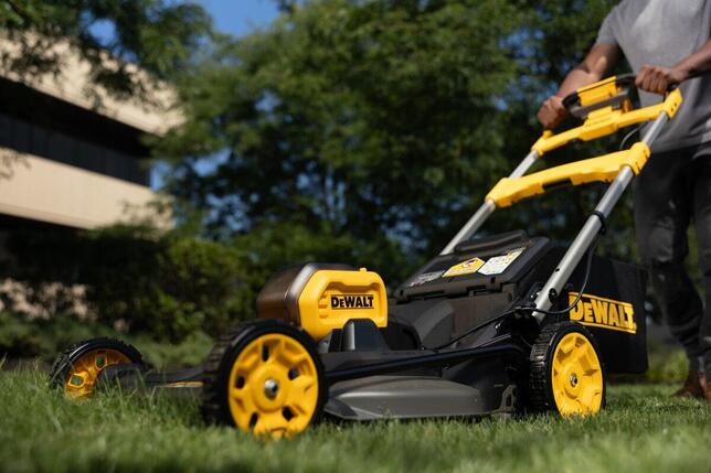 Fűnyíró 53cm 54V FLEXVOLT, önjáró, akkumulátor nélkül DCMWSP550N