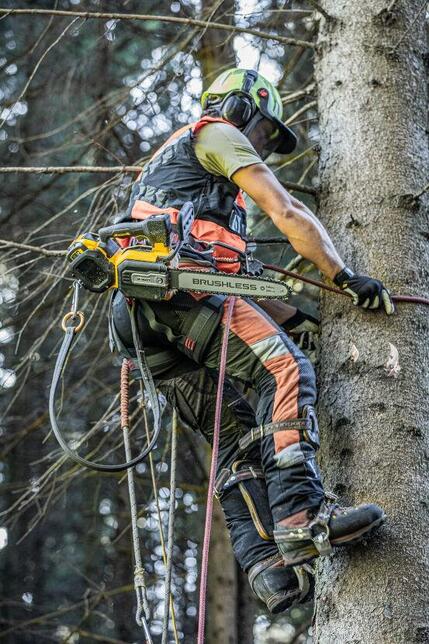 DeWALT Pila řetězová FLEXVOLT 54V 35cm bez AKU DCMCST635N