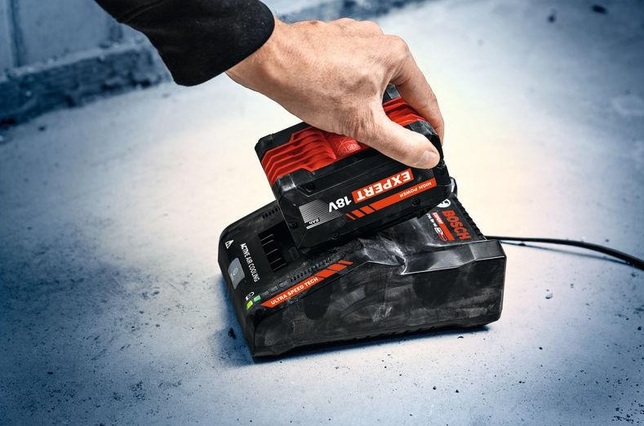 BOSCH EXPERT 2 × EXBA18V-80 + EXAL18V-160 - Két 18V 8Ah akkumulátor és töltő készlet - 1600A0373T