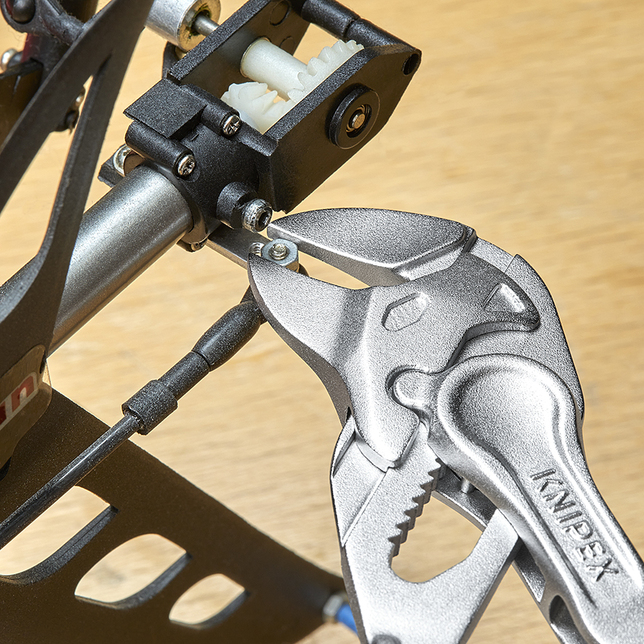 KNIPEX 86 04 100 BK Kliešťové kľúče XS Kliešte a kľúč v jednom náradí razený, drsný povrch pochrómov