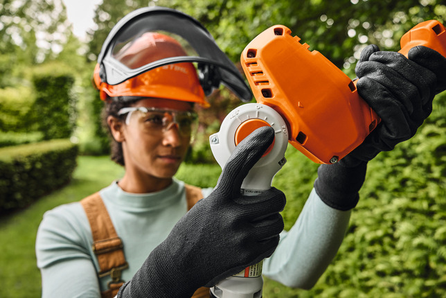 STIHL HLA 40 Akumulátorové teleskopické nožnice na živý plot HA100112904
