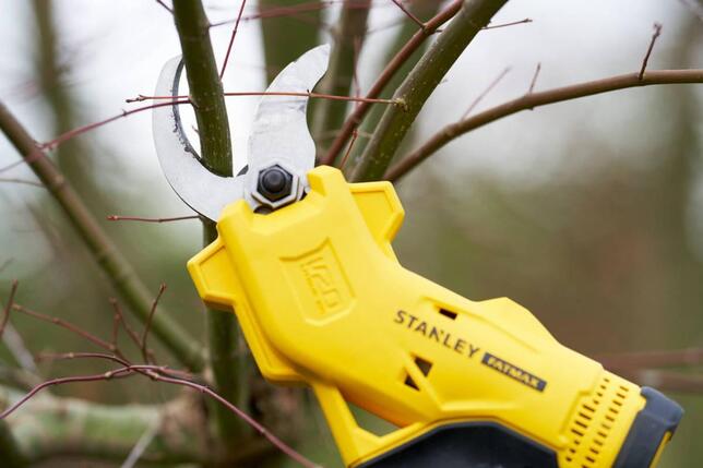 STANLEY Nožnice na větve 18V FatMax V20 střih 32mm 1x4.0Ah SFMCPP32M1