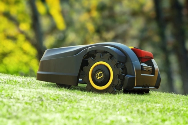 CUB CADET XR5 3000 robotická sekacka 22AKJEFA603