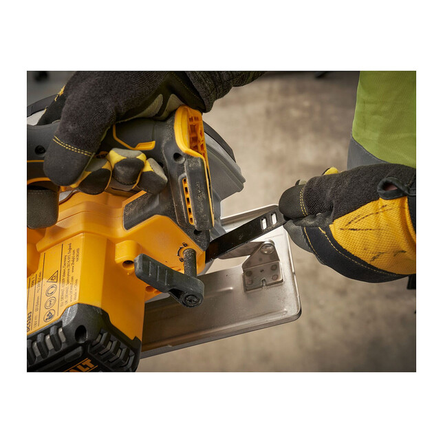 DeWALT Bezuhlíková kotúčová píla na rezanie kovov 18 V XR 184 mm  DCS383N