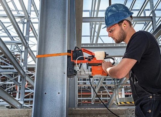 FEIN KBU 35 QW – univerzální magnetická jádrová vrtačka do 35 mm