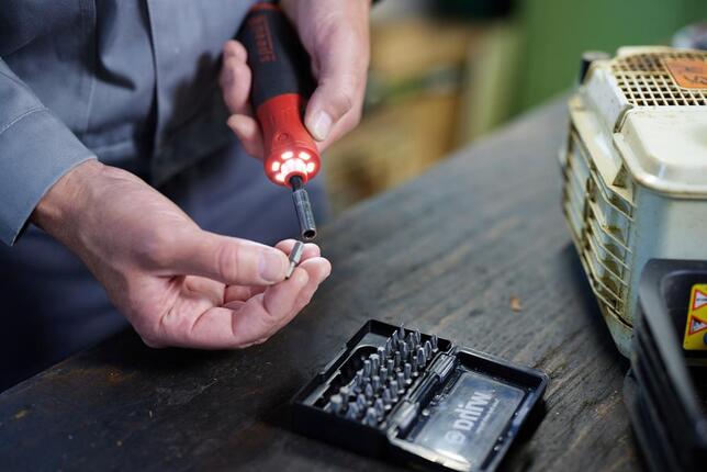 Akumulátorový skrutkovač speedE PocketDrive Wiha